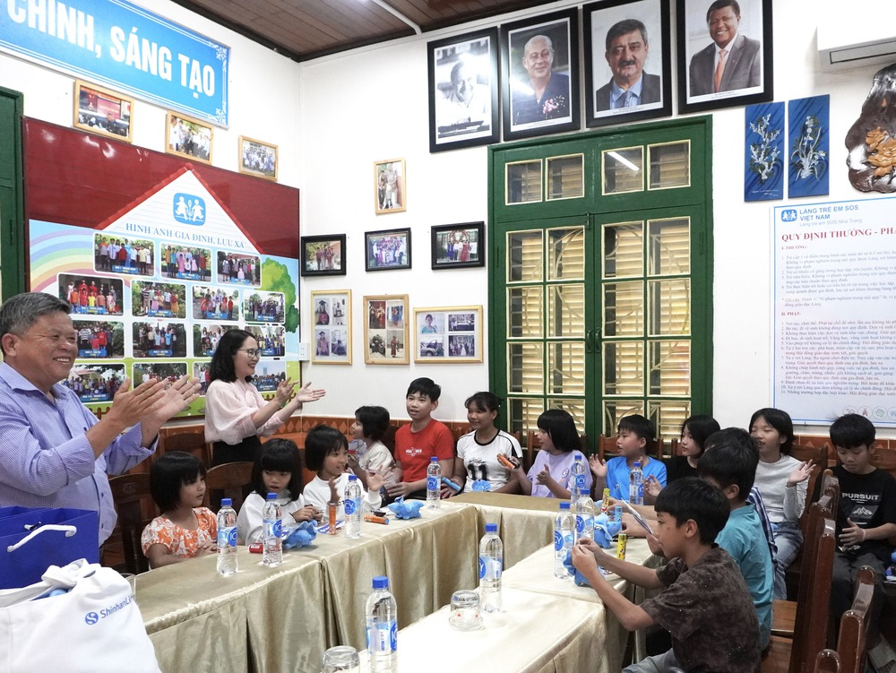 Shinhan Life Việt Nam mang "Xuân diệu kỳ" thắp sáng nụ cười trẻ thơ - Ảnh 1.