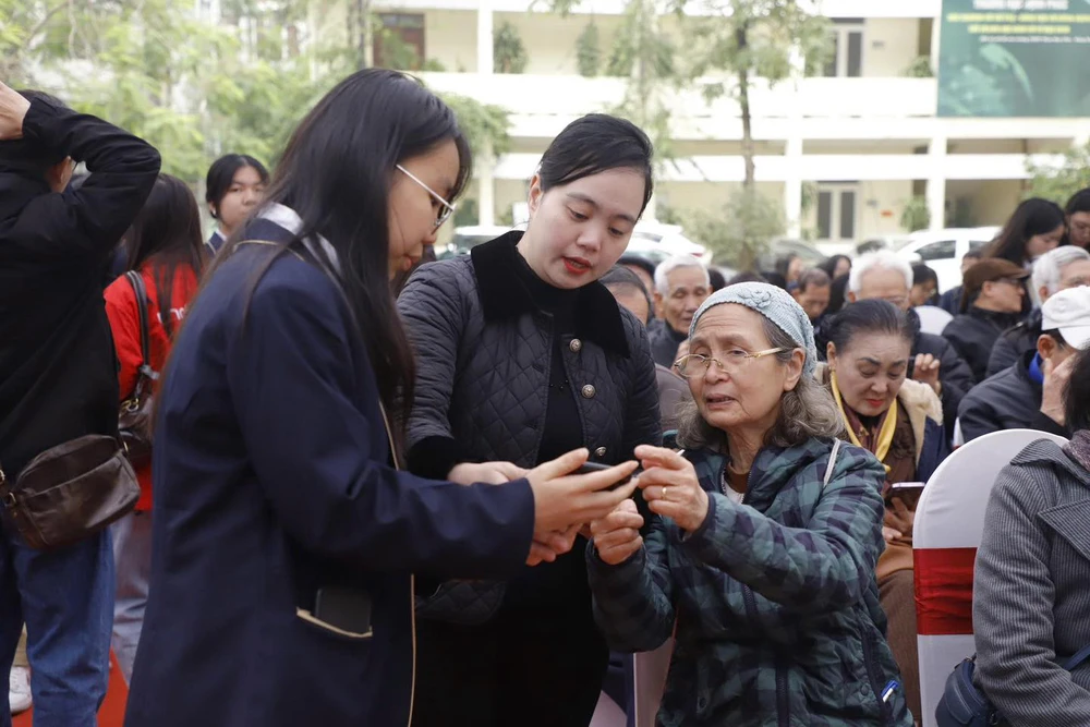 Hà Nội ra mắt ứng dụng Zalo AI phục vụ người dân: Câu chuyện công nghệ "quen mặt" - Ảnh 4.