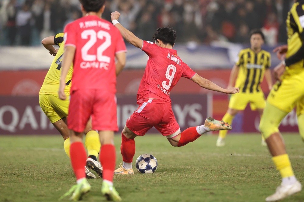 HLV Polking giữ Đình Bắc trên mặt đất - Ảnh 1.