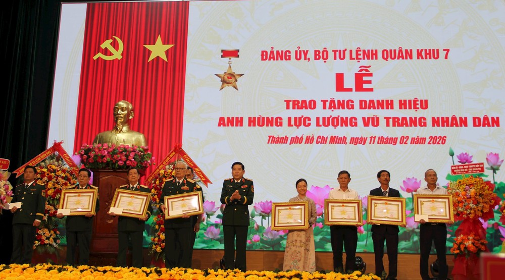 Phong tặng, truy tặng danh hiệu Anh hùng Lực lượng vũ trang nhân dân cho 7 tướng lĩnh Quân đội - Ảnh 1.