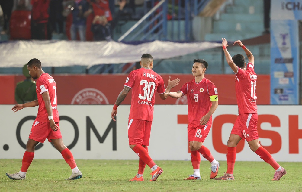 Lượt đi vòng 1/8 AFC Champions League Two 2025/26, CAHN 4-0: Tampines Rovers Quang Hải, Đình Bắc giúp CAHN đặt một chân vào tứ kết - Ảnh 1.
