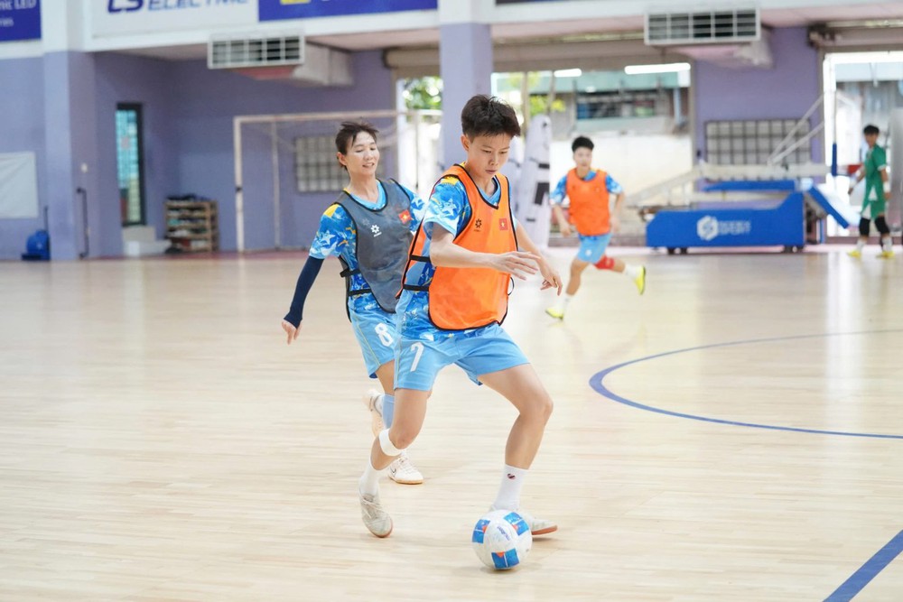 
Tin nóng bóng đá Việt hôm nay 12/2: Đình Bắc còn phải học hỏi nhiều; Futsal nữ Việt Nam quyết bảo vệ ngôi đầu Đông Nam Á - Ảnh 2.