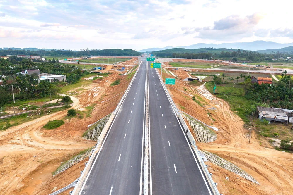 Cao tốc Quảng Ngãi - Hoài Nhơn sẽ đưa vào vận hành lúc 11h ngày 12/2 - Ảnh 1.