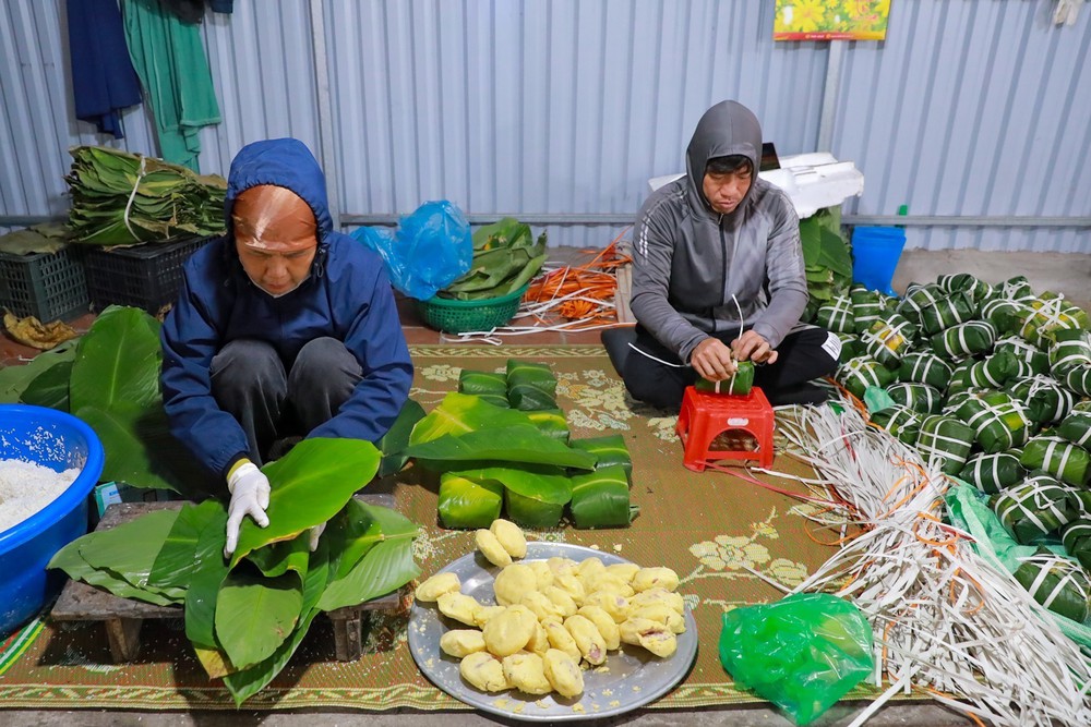 Làng bánh chưng Tranh Khúc vào vụ Tết Bính Ngọ - Ảnh 2.