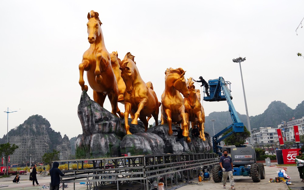 Quảng Ninh lần đầu tổ chức Đại lộ hoa và công nghệ ánh sáng bên vịnh kỳ quan Hạ Long - Ảnh 4.