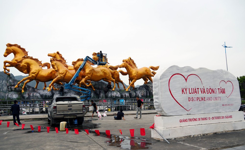 Quảng Ninh lần đầu tổ chức Đại lộ hoa và công nghệ ánh sáng bên vịnh kỳ quan Hạ Long - Ảnh 5.