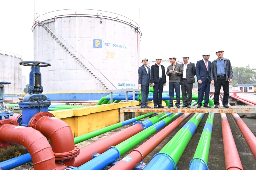 Kiểm tra việc cung ứng xăng dầu dịp Tết Nguyên đán Bính Ngọ 2026 - Ảnh 3.