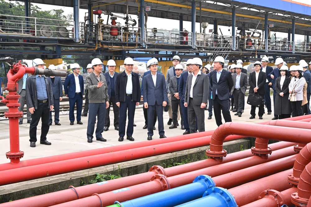 Kiểm tra việc cung ứng xăng dầu dịp Tết Nguyên đán Bính Ngọ 2026 - Ảnh 2.
