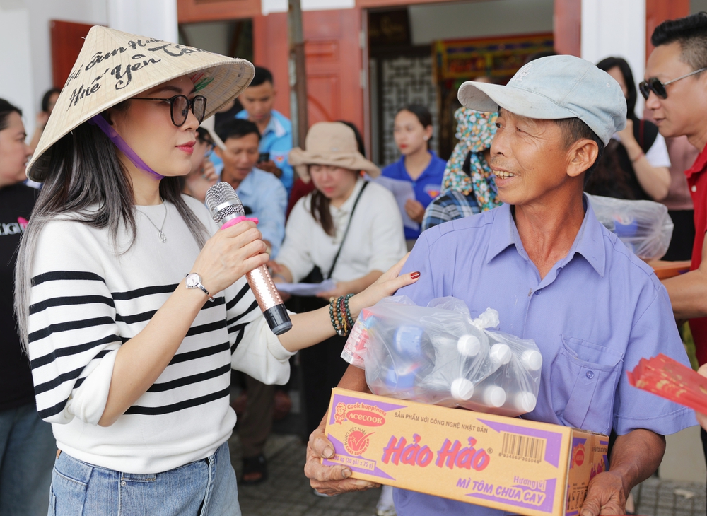 Mỹ Tâm bền bỉ lan tỏa yêu thương qua hành trình thiện nguyện cuối năm - Ảnh 2.