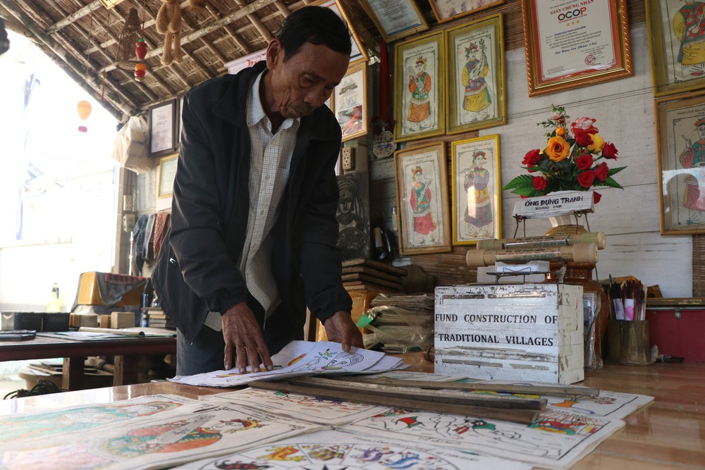 Người gìn giữ hồn tranh làng Sình - Ảnh 1.