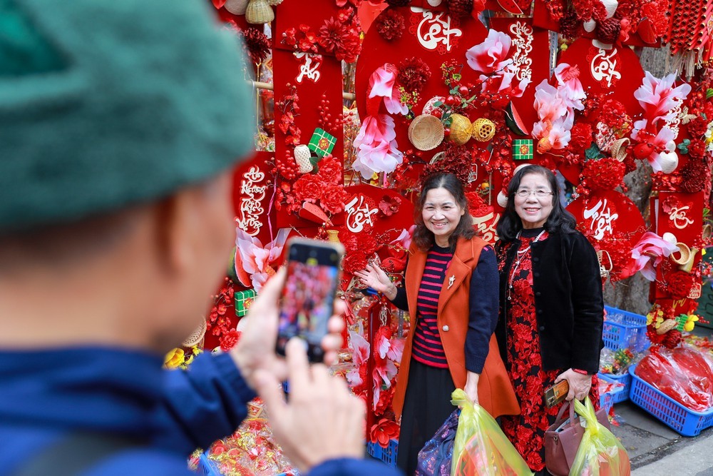 Rực rỡ sắc Xuân giữa lòng phố cổ - Ảnh 22.