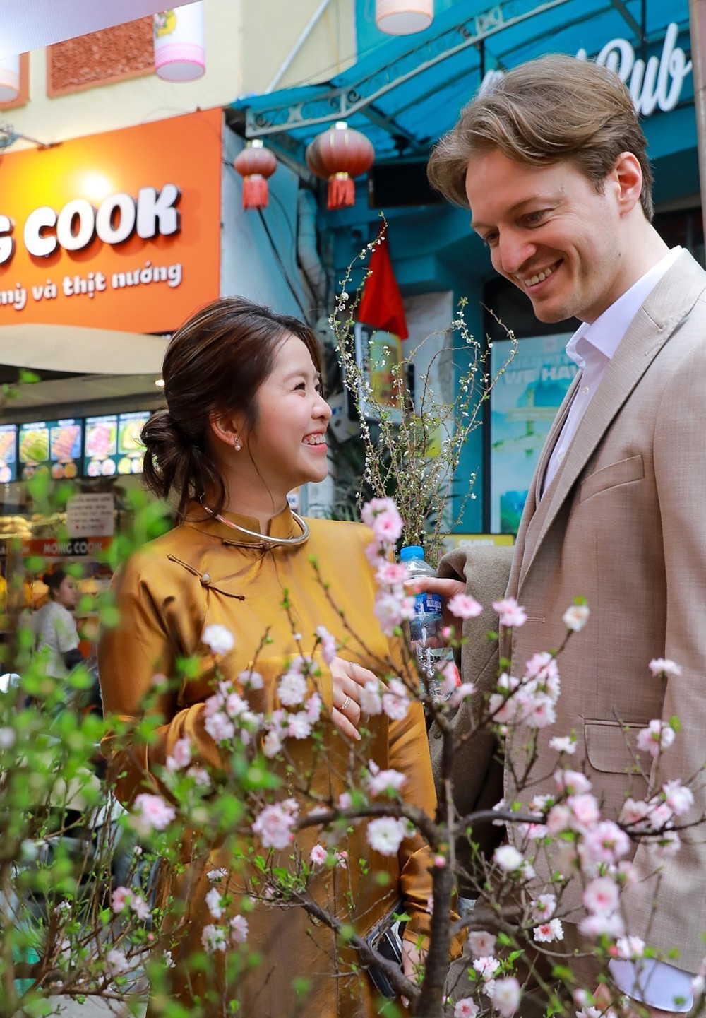 Rực rỡ sắc Xuân giữa lòng phố cổ - Ảnh 11.