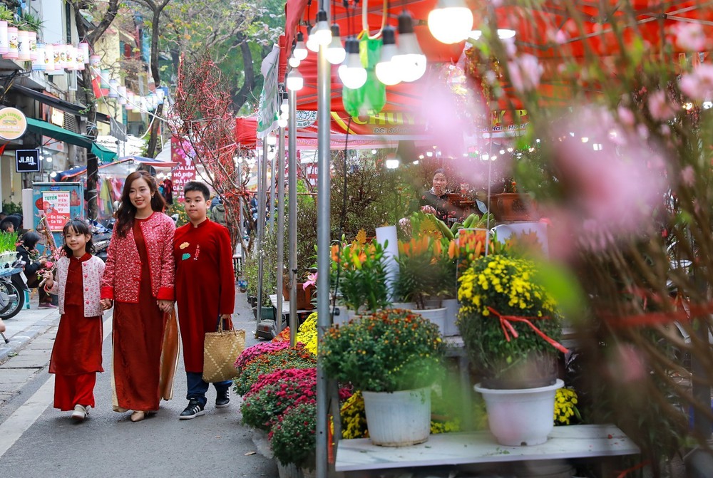 Rực rỡ sắc Xuân giữa lòng phố cổ - Ảnh 9.