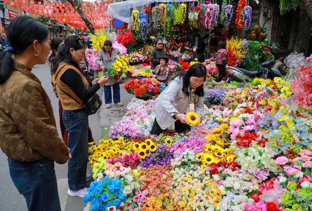 Rực rỡ sắc Xuân giữa lòng phố cổ - Ảnh 16.