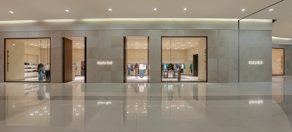 Massimo Dutti ra mắt cửa hàng mới tại Crescent Mall - Ảnh 1.