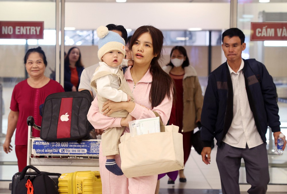 Sân bay Nội Bài đông nghẹt người trước kỳ nghỉ Tết Nguyên đán Bính Ngọ - Ảnh 9.