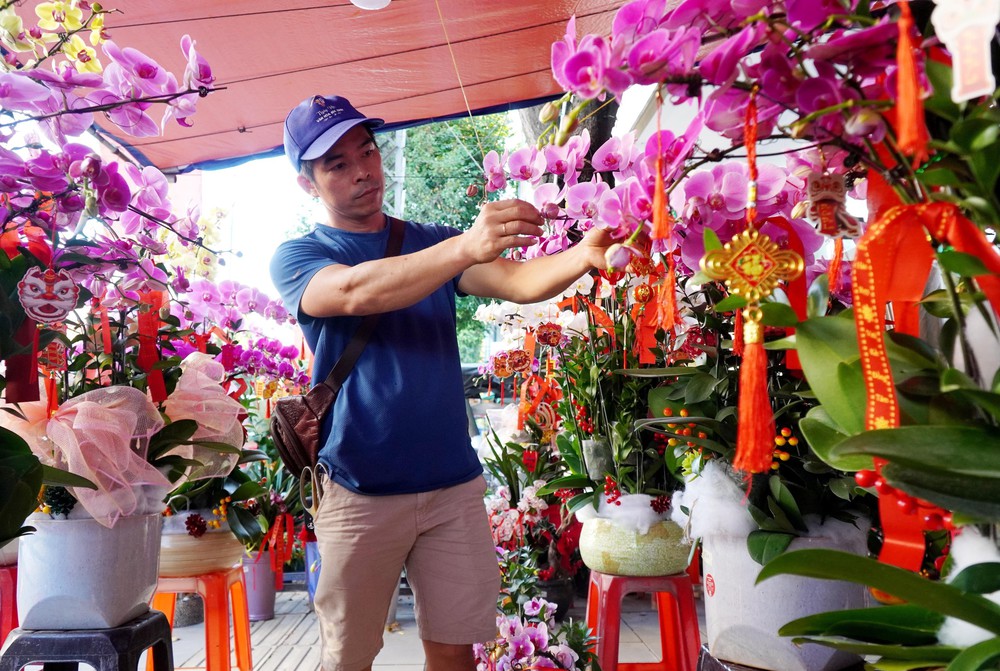 Cao điểm thị trường Tết, sức mua hoa không có nhiều đột biến - Ảnh 11.