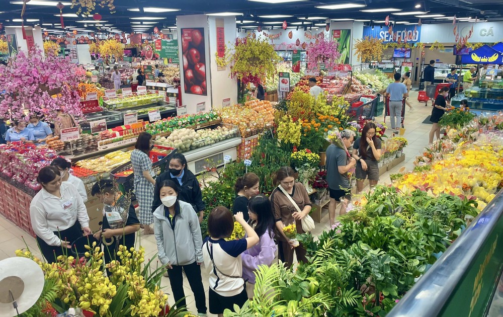 Cao điểm thị trường Tết, sức mua hoa không có nhiều đột biến - Ảnh 3.