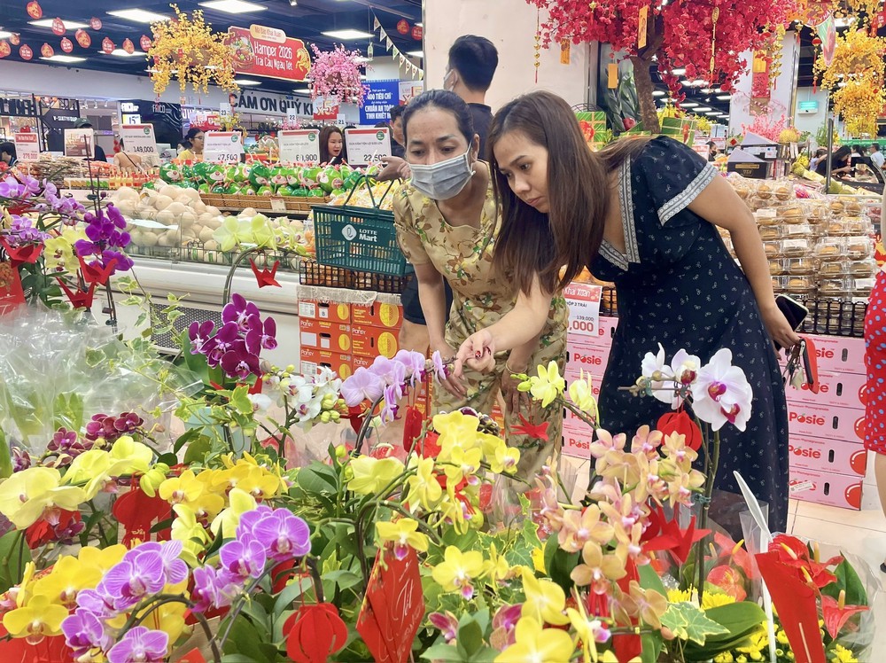 Cao điểm thị trường Tết, sức mua hoa không có nhiều đột biến - Ảnh 2.