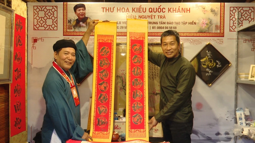 Câu đối chúc Tết các chiến sĩ ngoài hải đảo tại Hội chữ Xuân Bính Ngọ - Ảnh 2.