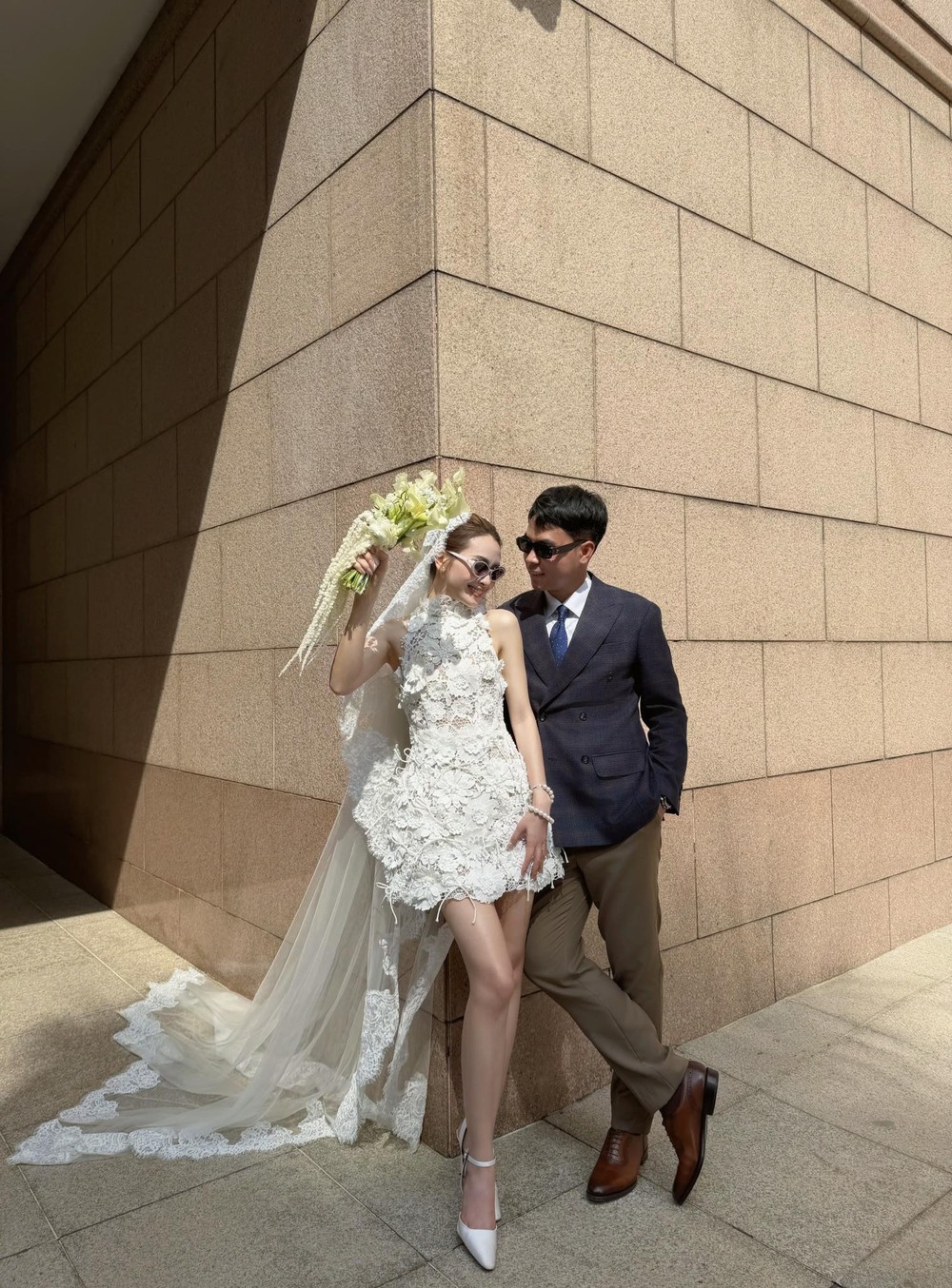 Tiền vệ Đức Huy khoe ảnh cưới ngày Valentine - Ảnh 1.