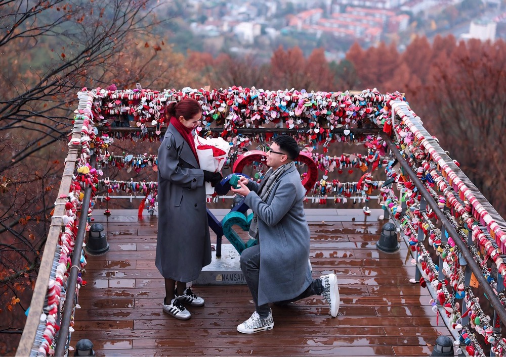 Tiền vệ Đức Huy khoe ảnh cưới ngày Valentine - Ảnh 2.