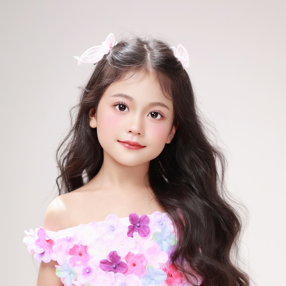 Diễn viên nhí 9 tuổi Nguyễn Nhật Ánh ghi dấu ấn từ màn ảnh rộng đến sàn catwalk - Ảnh 5.