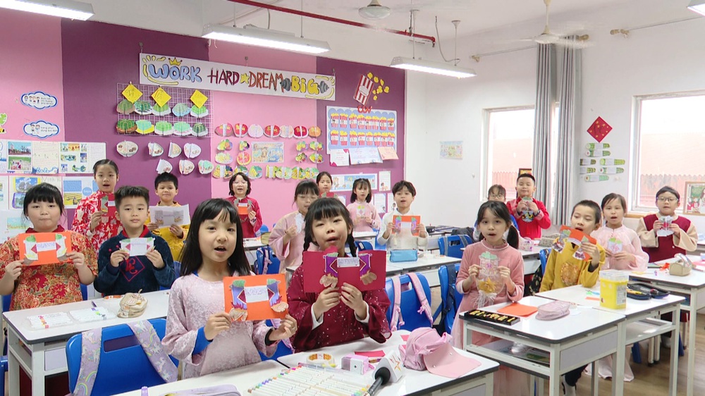 Không khí nhộn nhịp đón Tết, tìm hiểu về Tết xưa - Ảnh 1.