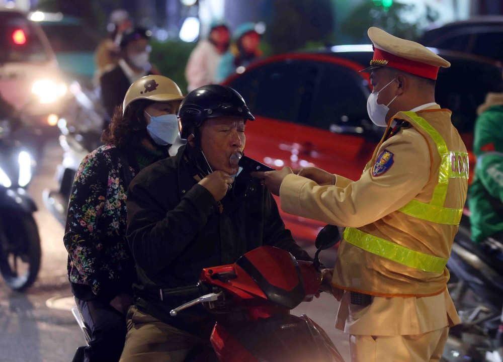 Ngày đầu nghỉ Tết Nguyên đán, trên 10 nghìn trường hợp vi phạm trật tự, an toàn giao thông bị xử lý - Ảnh 13.