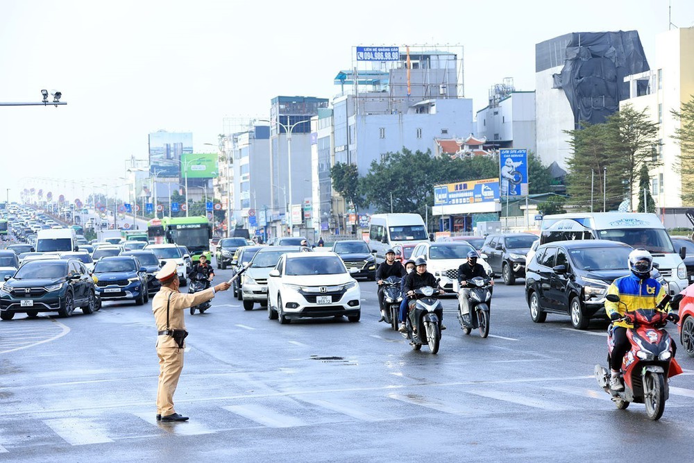 Ngày đầu nghỉ Tết Nguyên đán, trên 10 nghìn trường hợp vi phạm trật tự, an toàn giao thông bị xử lý - Ảnh 3.