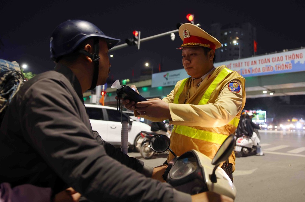 Ngày đầu nghỉ Tết Nguyên đán, trên 10 nghìn trường hợp vi phạm trật tự, an toàn giao thông bị xử lý - Ảnh 11.