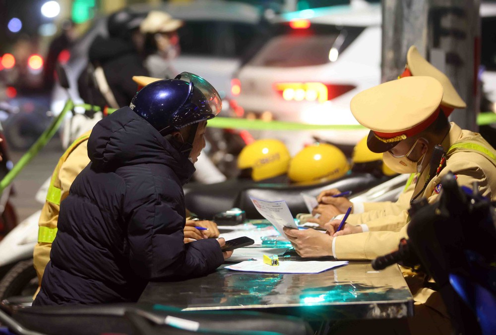 Ngày đầu nghỉ Tết Nguyên đán, trên 10 nghìn trường hợp vi phạm trật tự, an toàn giao thông bị xử lý - Ảnh 8.