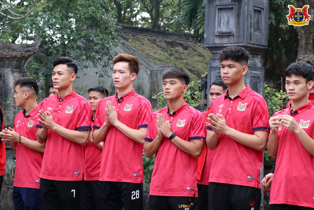 Ninh Bình FC khởi động năm mới bằng lễ dâng hương đầy ý nghĩa - Ảnh 4.