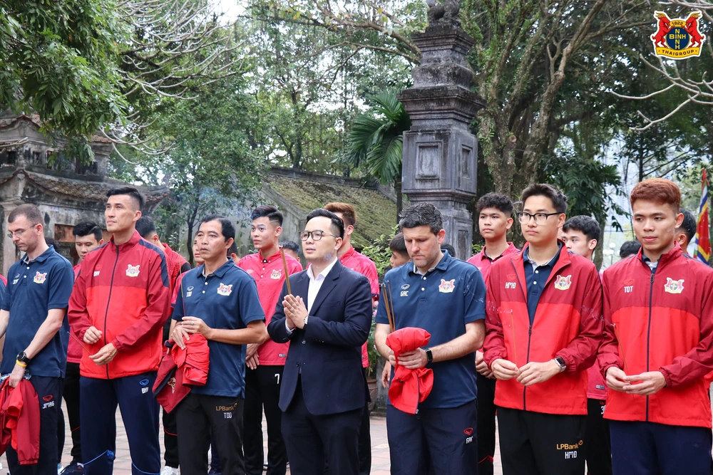 Ninh Bình FC khởi động năm mới bằng lễ dâng hương đầy ý nghĩa - Ảnh 6.
