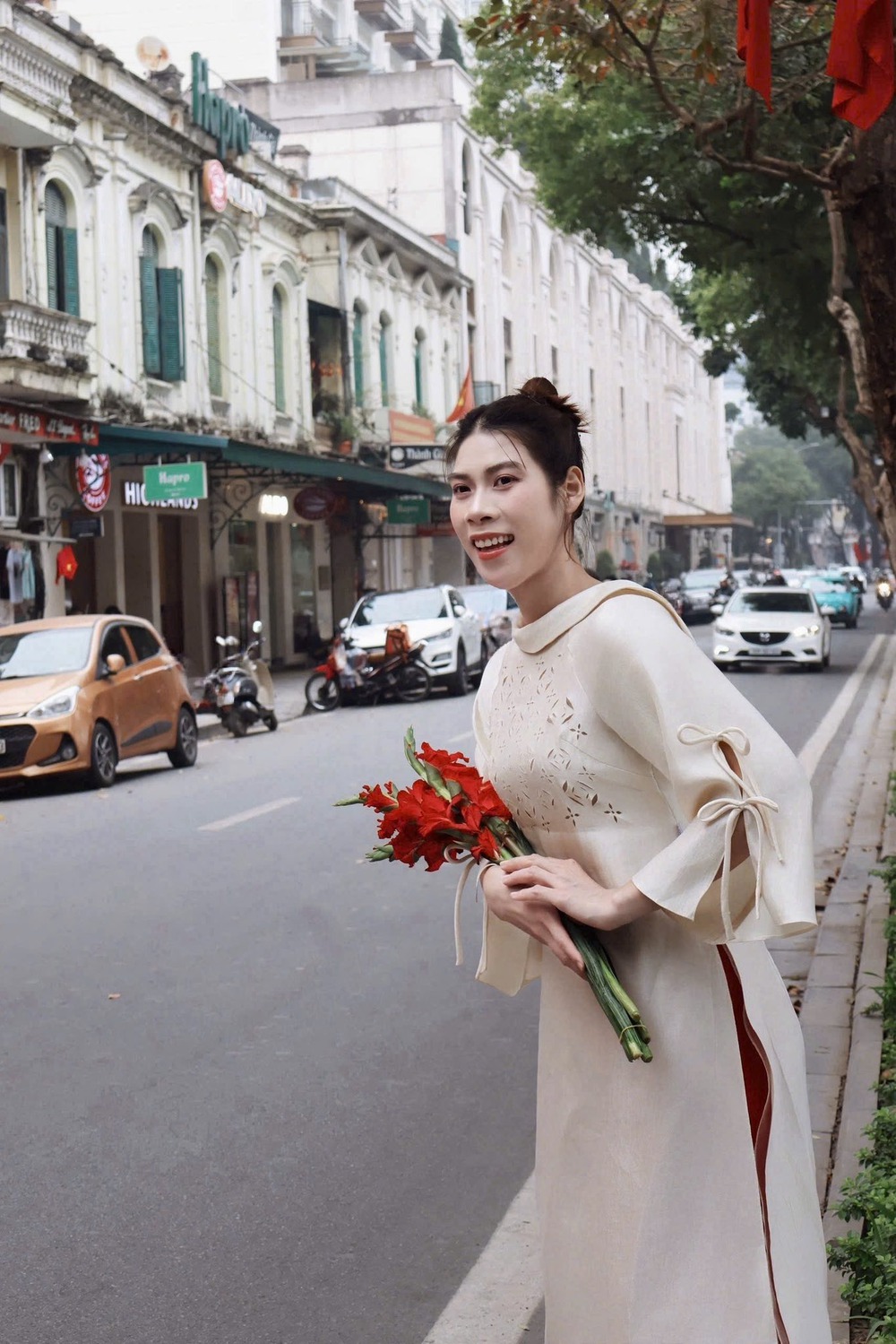 Hai 'bóng hồng' của bóng chuyền Việt Nam khoe sắc trong tà áo dài Tết - Ảnh 6.