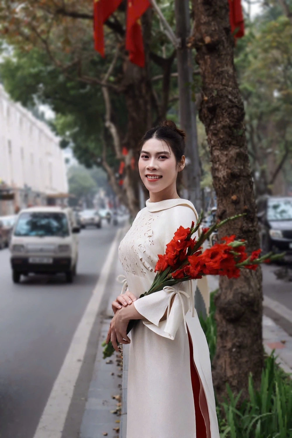 Hai 'bóng hồng' của bóng chuyền Việt Nam khoe sắc trong tà áo dài Tết - Ảnh 7.