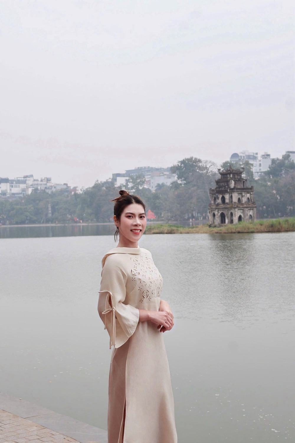 Hai 'bóng hồng' của bóng chuyền Việt Nam khoe sắc trong tà áo dài Tết - Ảnh 8.