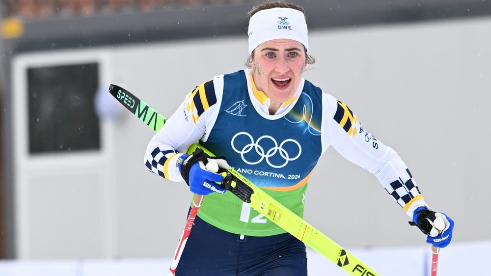 Olympic mùa Đông gây bất ngờ khi VĐV trượt tuyết bằng một chiếc ván - Ảnh 2.