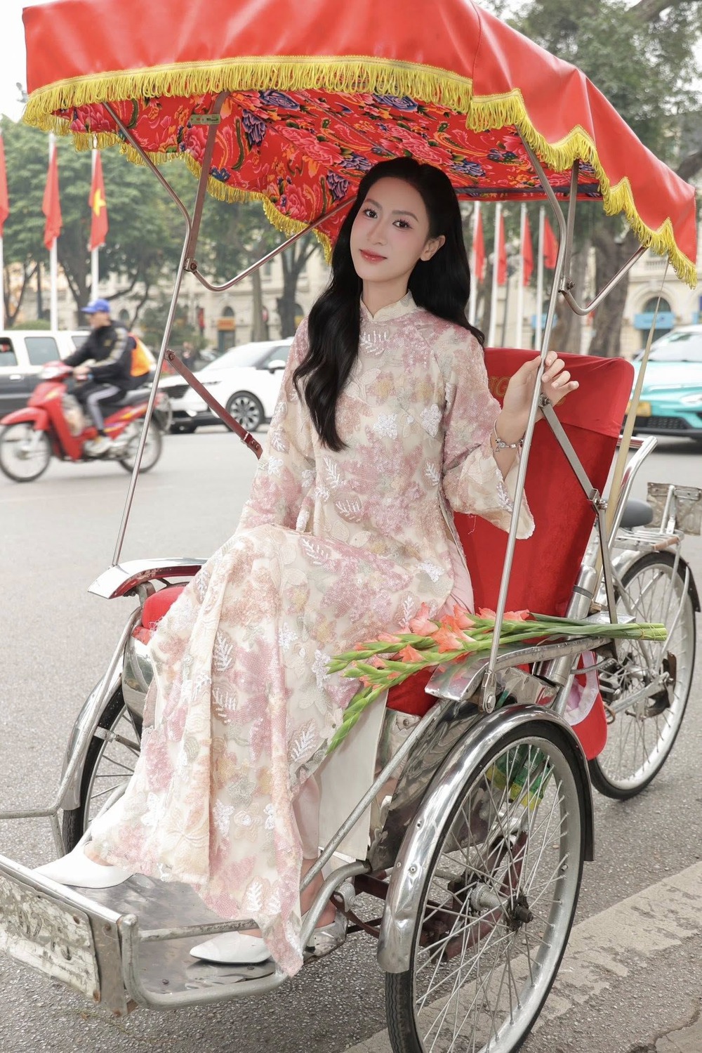 Hai 'bóng hồng' của bóng chuyền Việt Nam khoe sắc trong tà áo dài Tết - Ảnh 3.