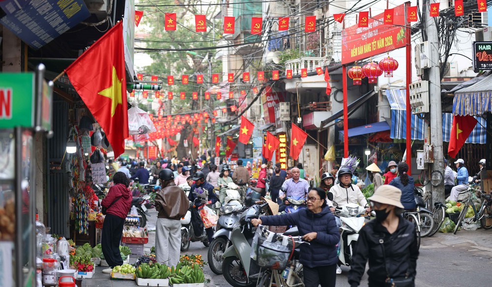 Hà Nội: Chợ truyền thống nhộn nhịp mua bán ngày cuối năm - Ảnh 14.