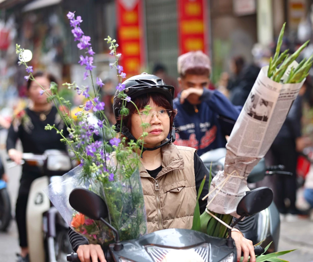 Hà Nội: Chợ truyền thống nhộn nhịp mua bán ngày cuối năm - Ảnh 7.