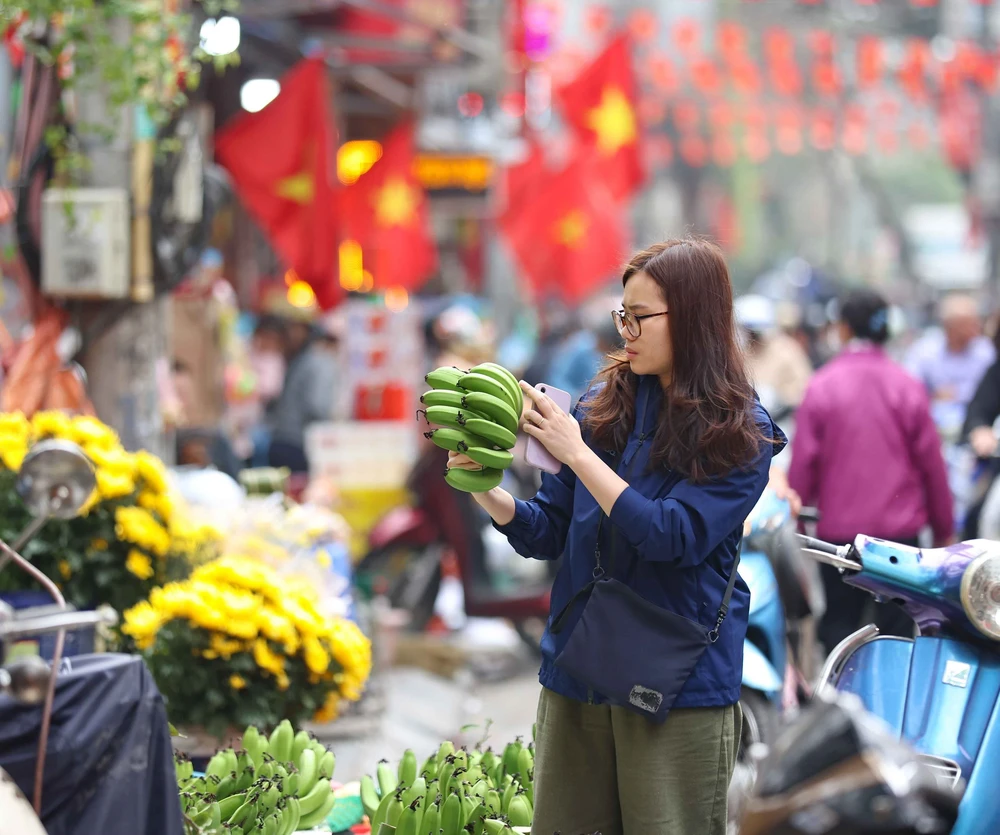 Hà Nội: Chợ truyền thống nhộn nhịp mua bán ngày cuối năm - Ảnh 10.