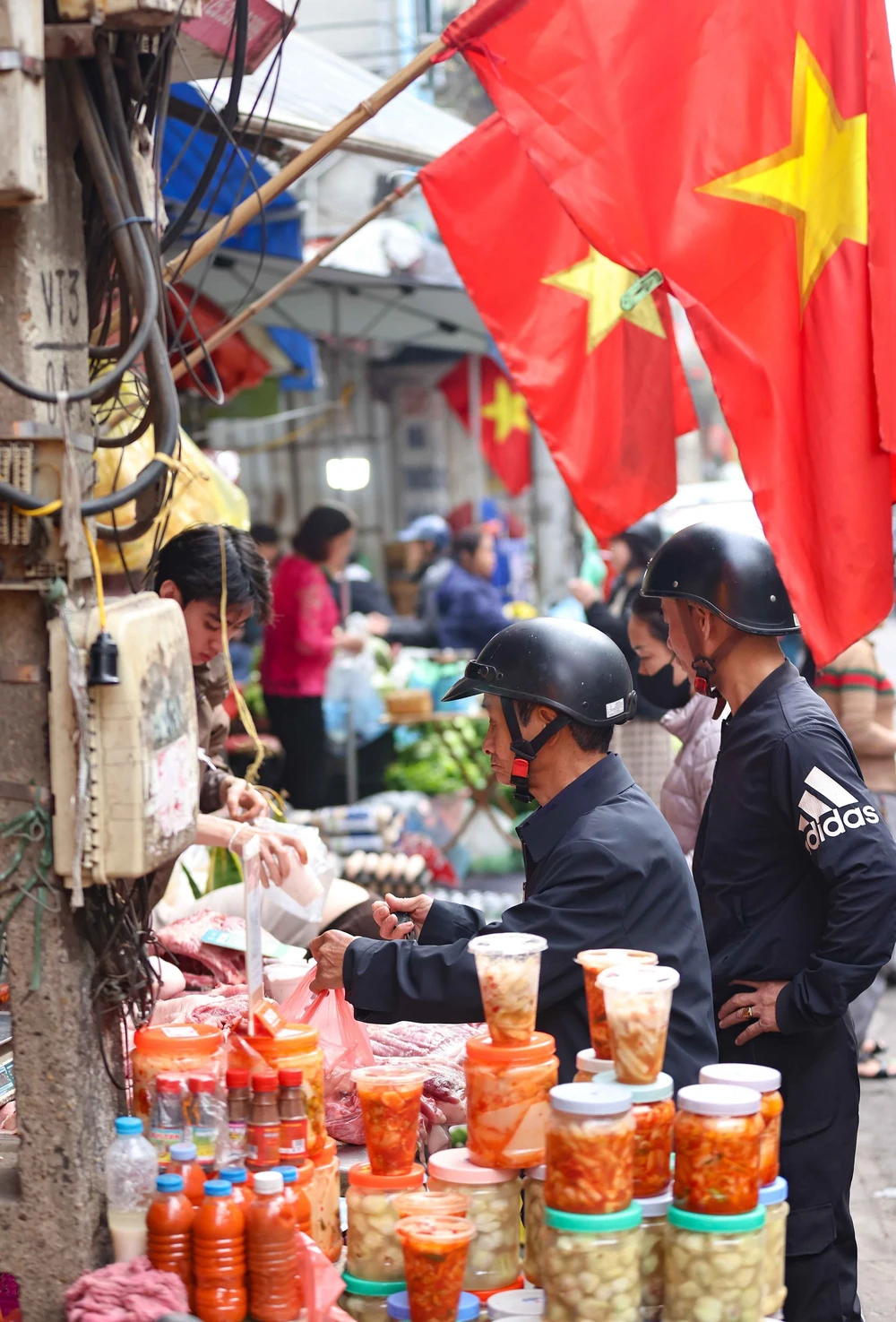 Hà Nội: Chợ truyền thống nhộn nhịp mua bán ngày cuối năm - Ảnh 11.