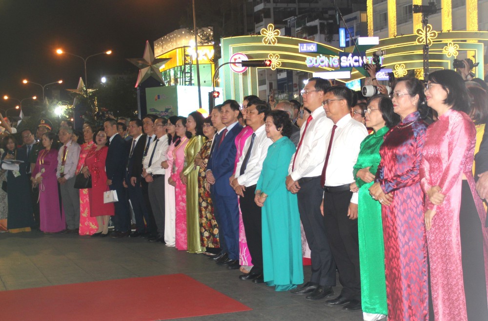 Đường hoa Nguyễn Huệ Tết Bính Ngọ đậm đà bản sắc Việt Nam, giàu tinh thần hội nhập - Ảnh 4.