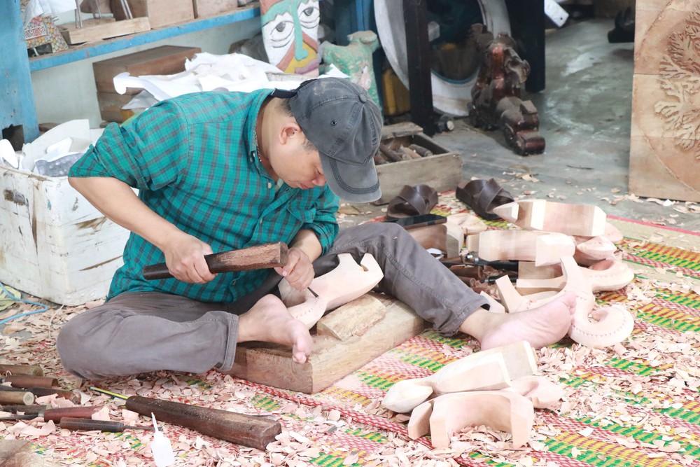 Linh vật ngựa viết tiếp hành trình hồi sinh từ củi lũ - Ảnh 1.