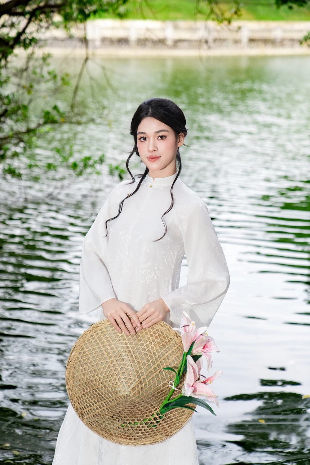 Hot girl bóng chuyền nữ Việt Nam đẹp như tiên nữ giáng trần chào đón xuân Bính Ngọ - Ảnh 4.