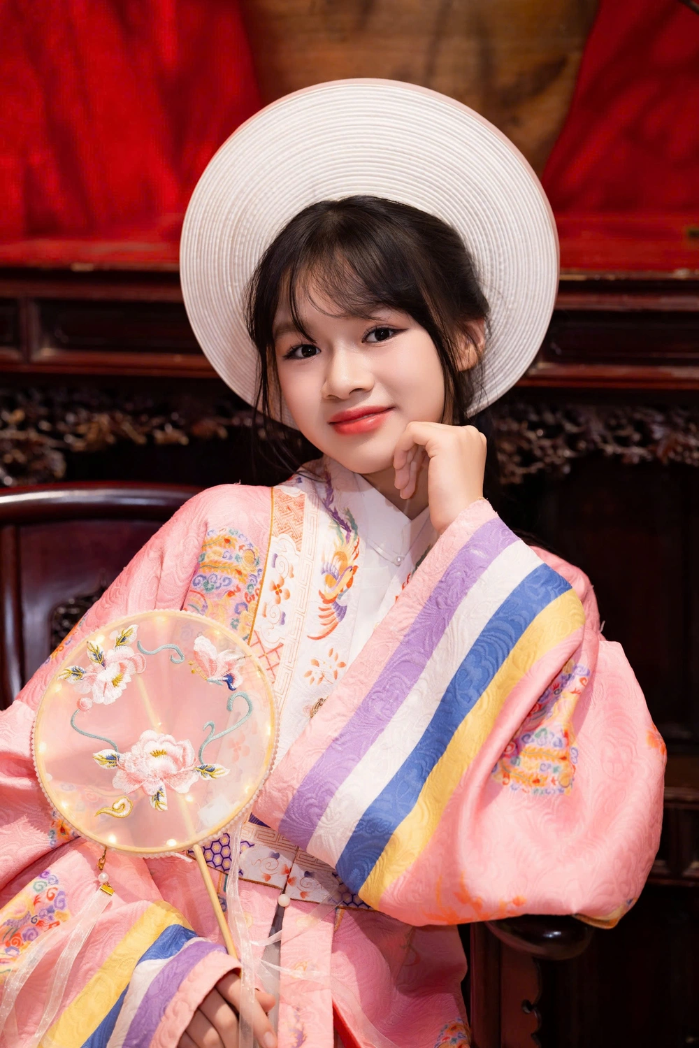 MC nhí 11 tuổi Lê Khánh Ngọc lên sóng loạt chương trình đón Tết Bính Ngọ - Ảnh 2.