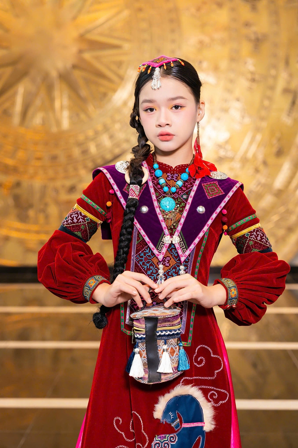 MC nhí 11 tuổi Lê Khánh Ngọc lên sóng loạt chương trình đón Tết Bính Ngọ - Ảnh 3.