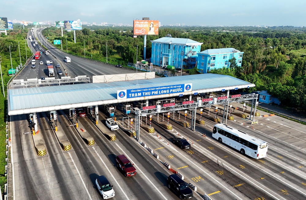 Cảnh sát giao thông đo tốc độ 24/24 giờ trên cao tốc Thành phố Hồ Chí Minh – Vân Phong - Ảnh 1.