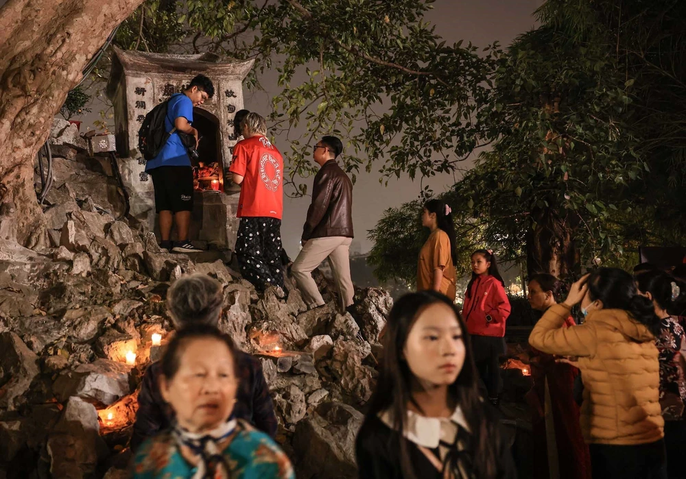 Khoảnh khắc đón năm mới Bính Ngọ trong sắc màu văn hóa truyền thống - Ảnh 5.